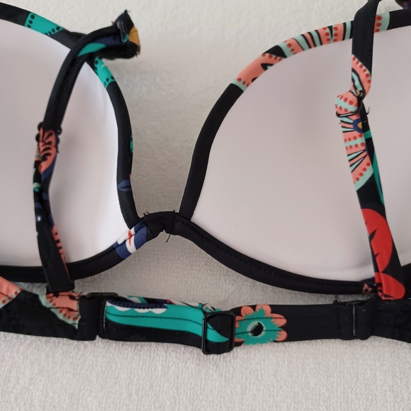 VENUS Over-The-Shoulder Marilyn Bikini Top, size 38B/ 40A - Picture 10 of 14